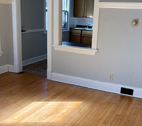 4th image of 110 N Blair St #2