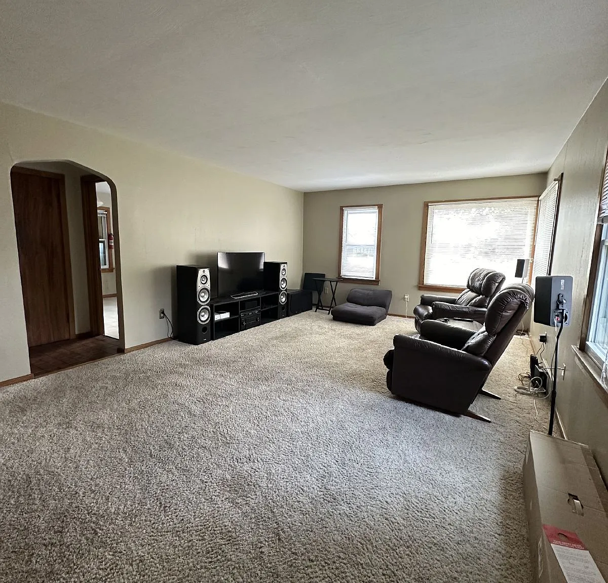 4 bed, 2.0 bath, 1820 sqft, $550 — Photo 3