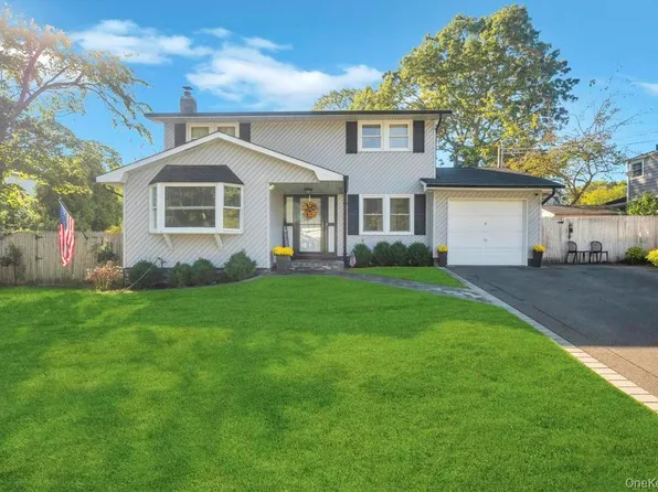 20 Peak Street, Ronkonkoma, NY 11779