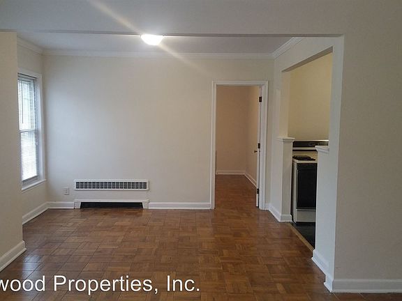 4th image of 602 E Town St APT 01