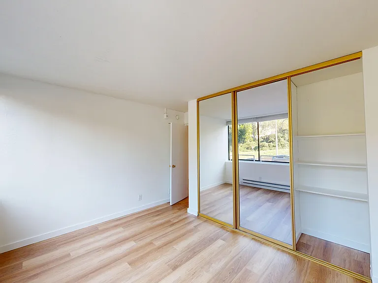 2055 Sacramento Street — Photo 7