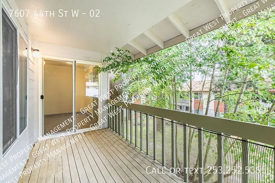 1st Month Free! Spacious 1 Bedroom Apartment $1,325/Mo. — Photo 1