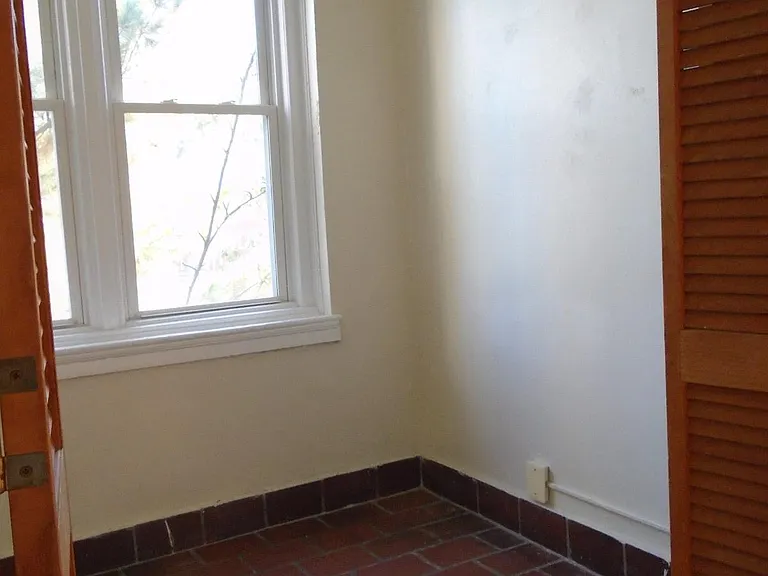 Craigie Cir — Photo 24