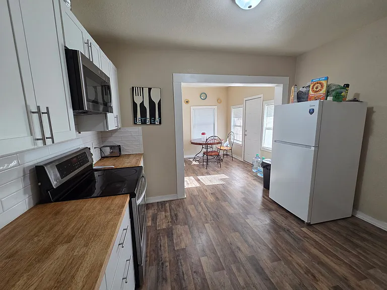 802 E Crawford St — Photo 5