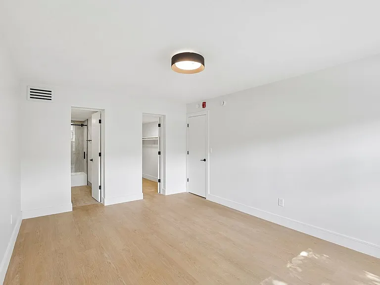 The Oaks Apartments — Photo 51