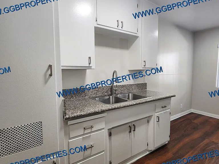 1050 E Harding St — Photo 3