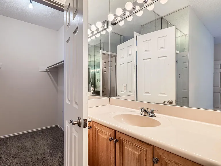 700 S 1st St #101 — Photo 16
