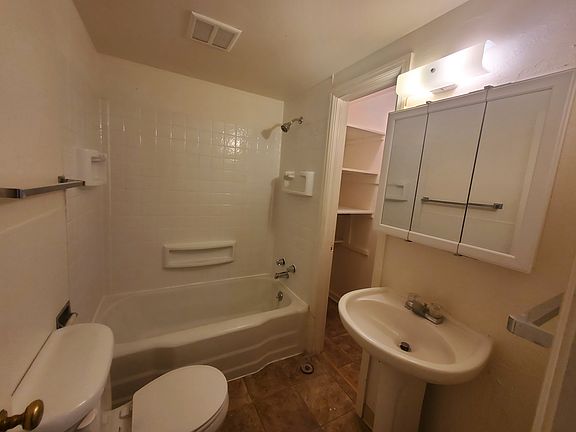 4th image of 549 N Water Ave APT 2