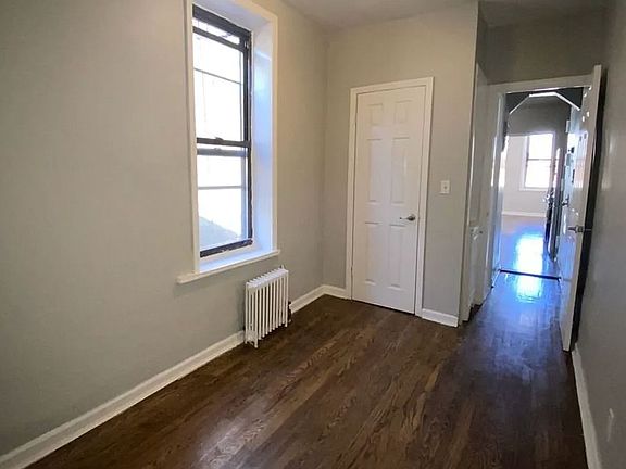 5th image of 324 E 109th St APT 3