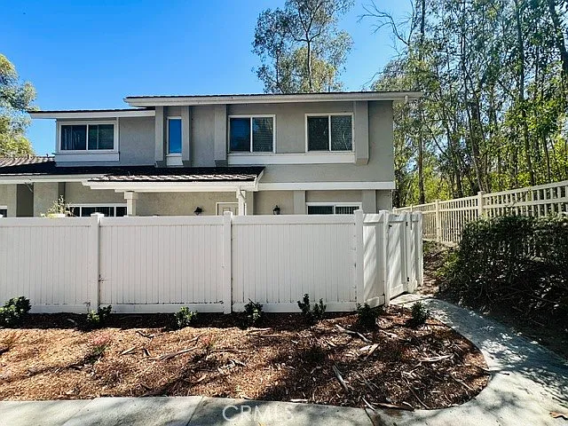 2510 Coventry Cir — Photo 2