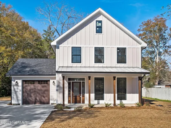 208 E Bridgers St, Burgaw, NC 28425
