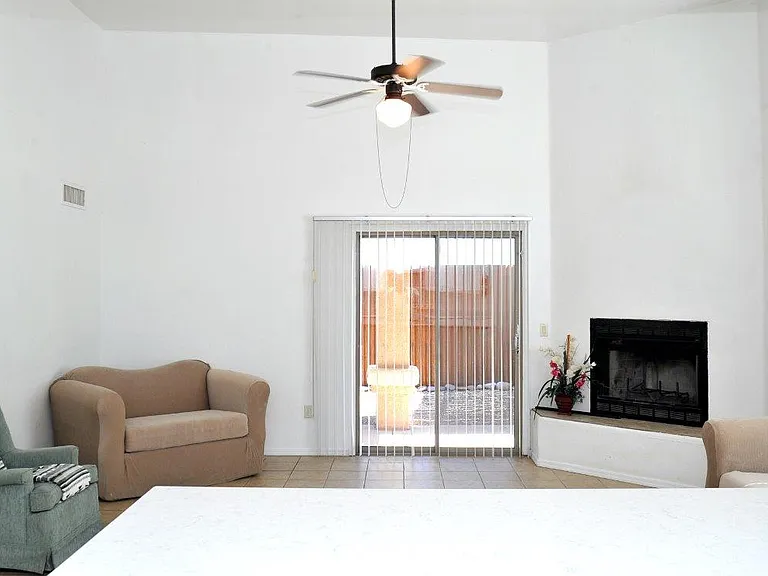 918 E Elm St #B — Photo 10
