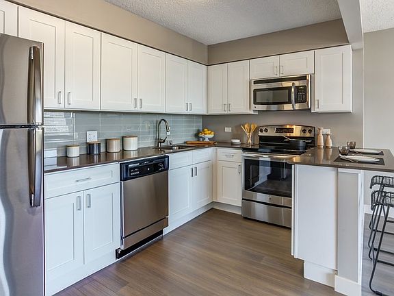 2nd image of 2557 N Clark St #408
