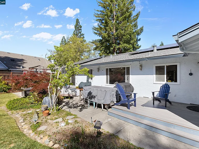 301 Domingo Ct — Photo 32