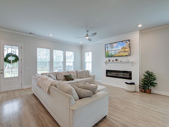 3rd image of 149 Greenbelt Ct