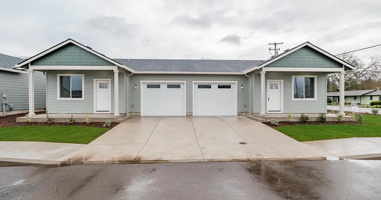 3 bed, 1335 sqft, $2,100 — Photo 1