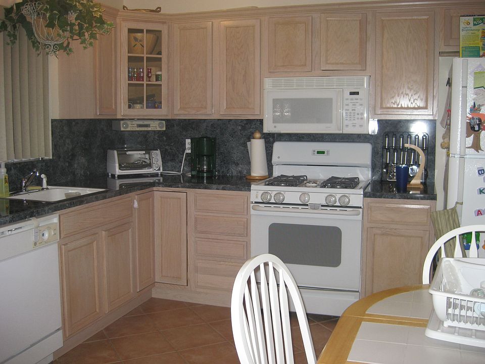 Eat in Kitchen with yard access