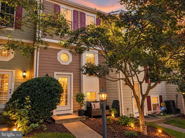 1606 Fieldthorn Dr, Reston, VA 20194