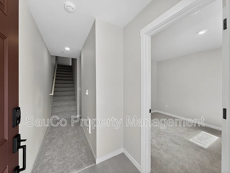 7513 NW Eleanor Ave — Photo 2