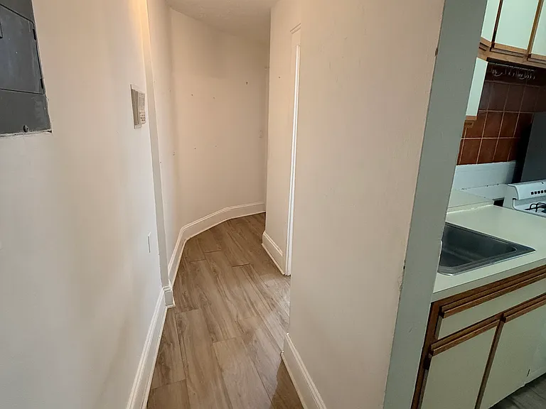 22 Chiswick Rd #12 — Photo 4