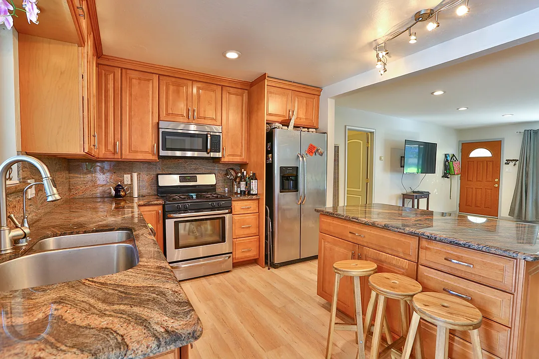1763 Fallbrook Ave photo 1