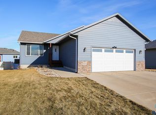 8804 W 22nd St, Sioux Falls, SD 57106