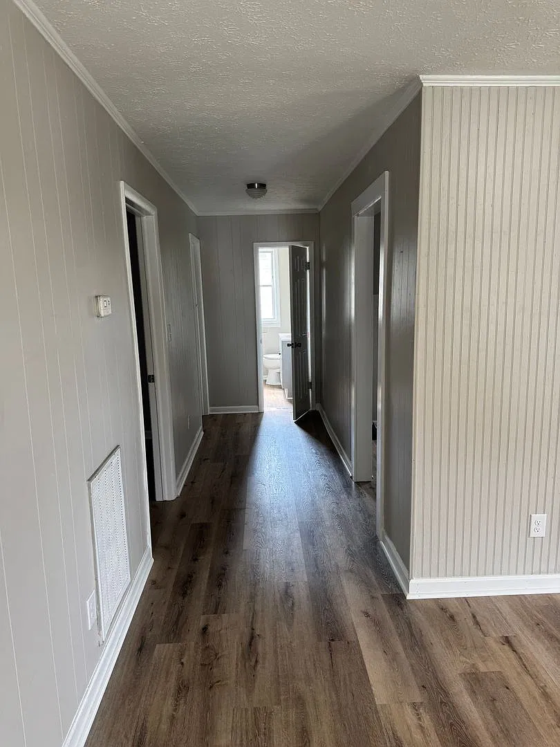 Updated 3 Bedroom Bungalow in a Lovely Bristol TN location — Photo 4