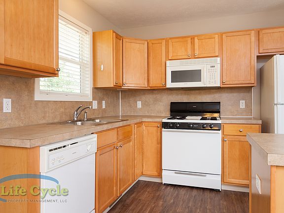 3rd image of 5980 Clear Pointe Dr SE