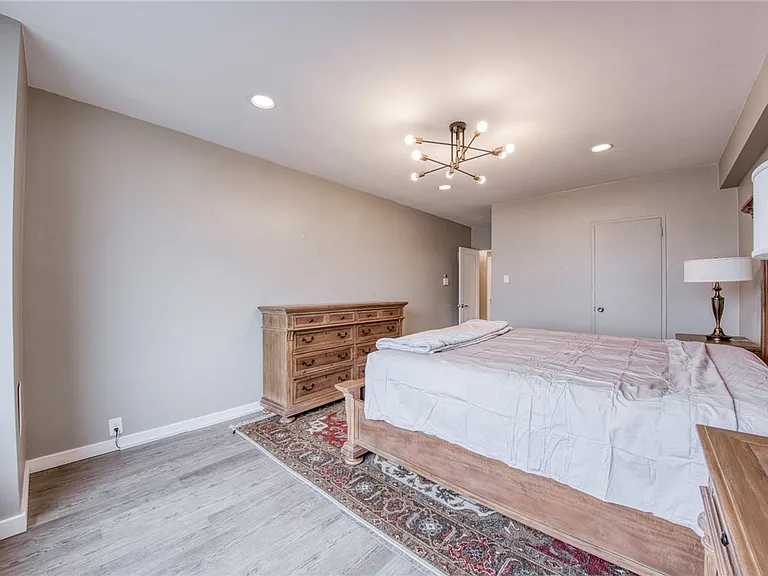 320 Fort Duquesne Blvd #4E — Photo 33