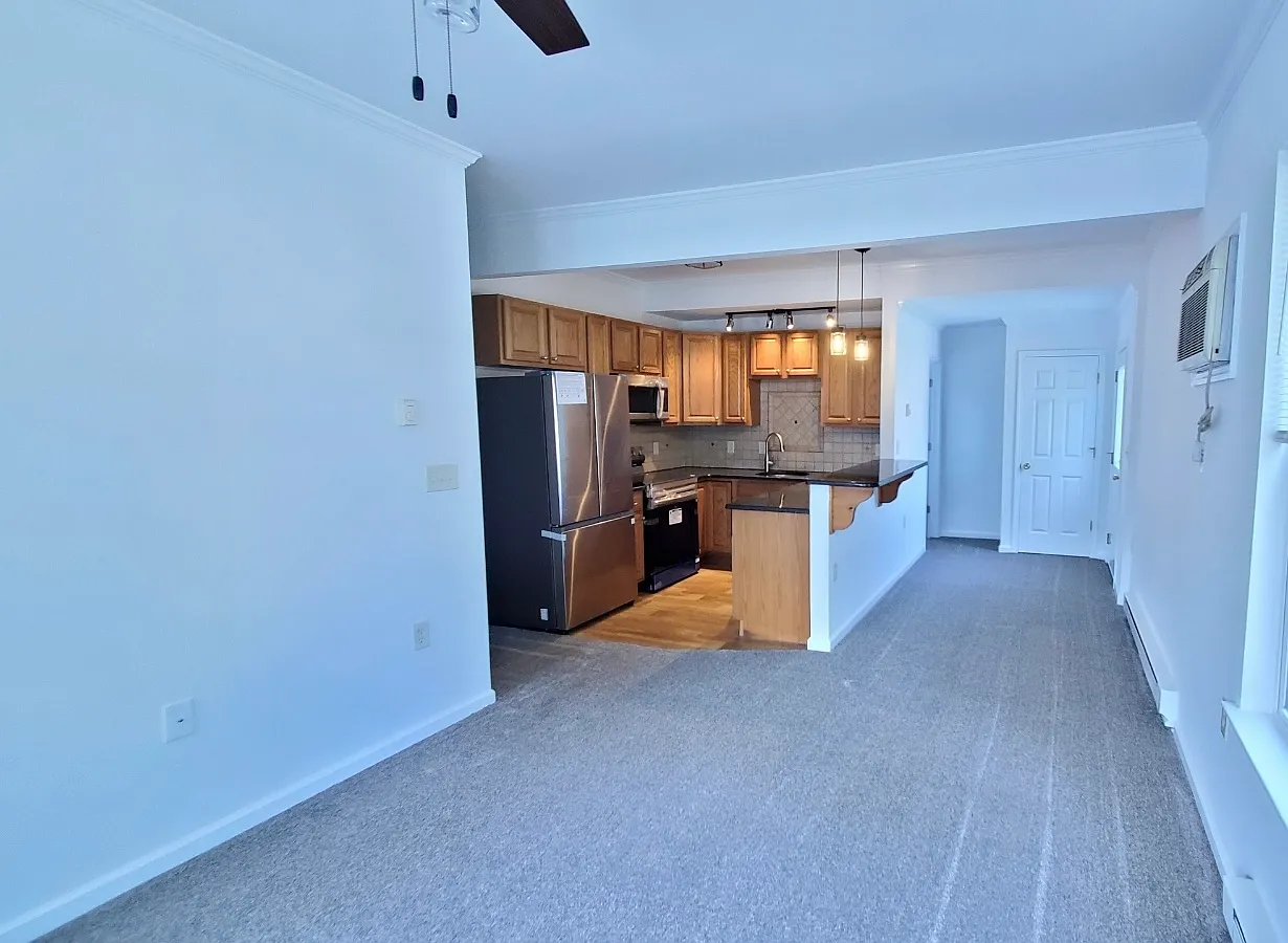 3 bed, 1000 sqft, $2,150 — Photo 4