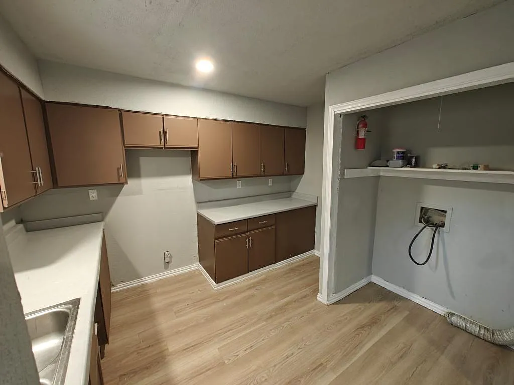 2 bed, 1.5 bath, 1000 sqft, $1,099 — Photo 2
