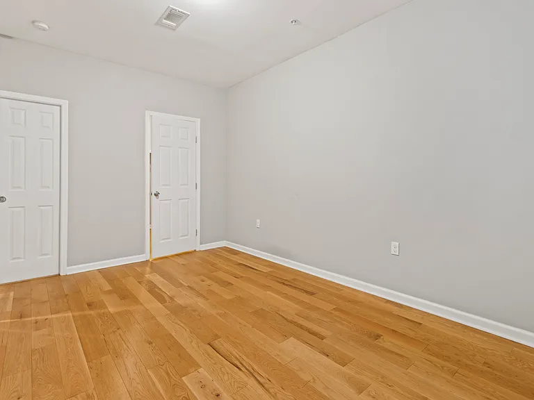 2320 Burgundy St #C — Photo 10
