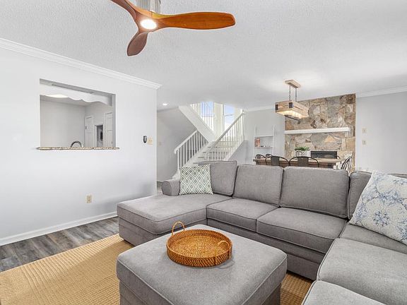 2nd image of 810 W Ocean View Ave