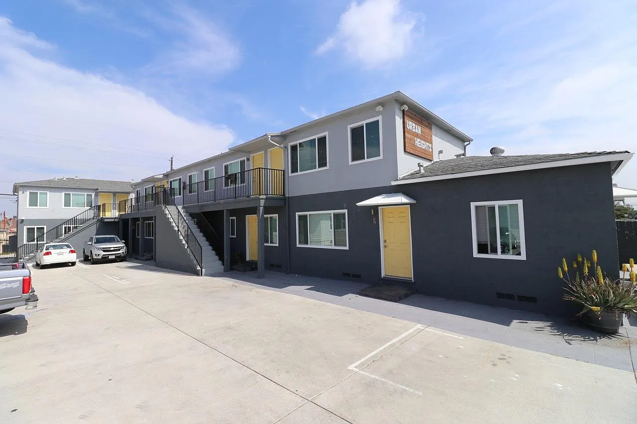 3853 Cherokee Ave — Photo 3