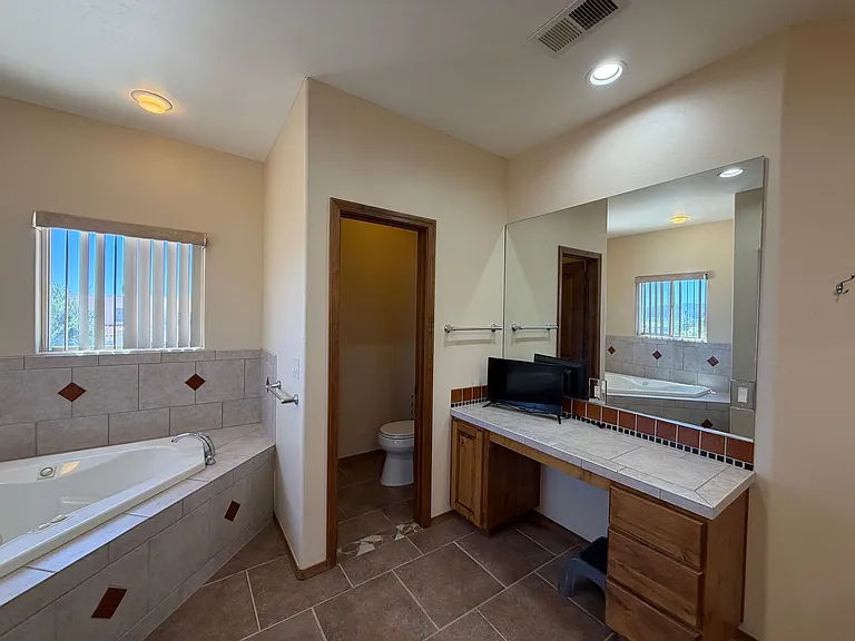 6323 Pima Pl NW — Photo 20