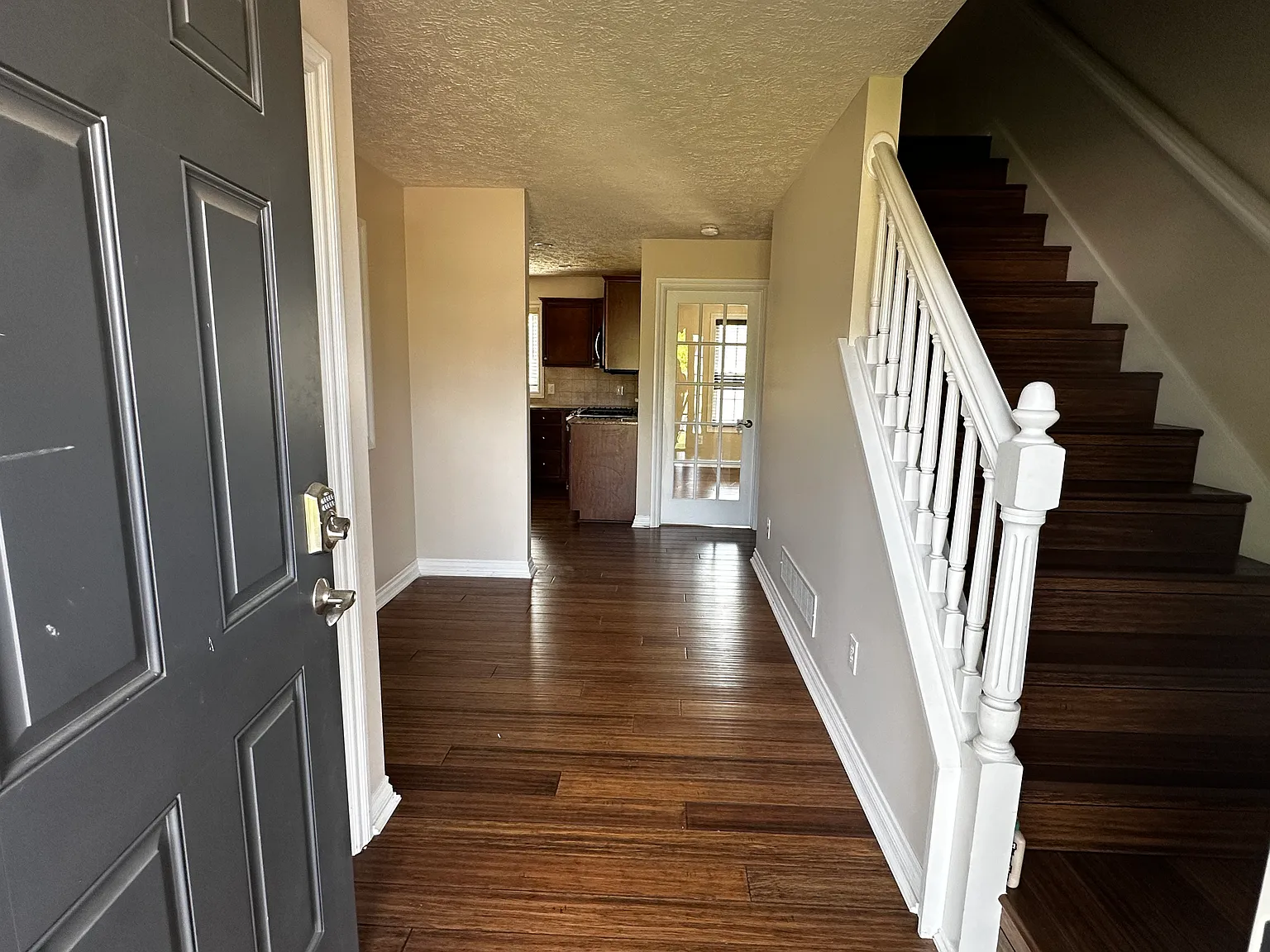 3 bed, 2382 sqft, $2,650 — Photo 4