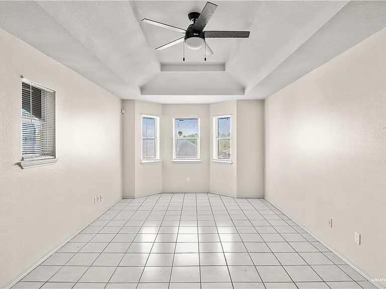 1802 Oasis Ave #202 — Photo 5