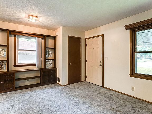 3rd image of 724 81st Ave N