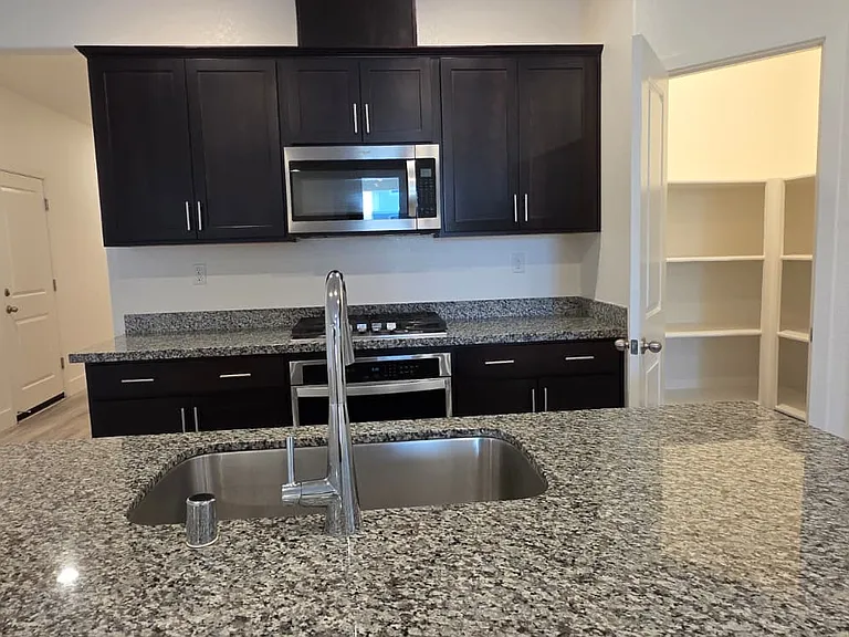 816 Loon St — Photo 7
