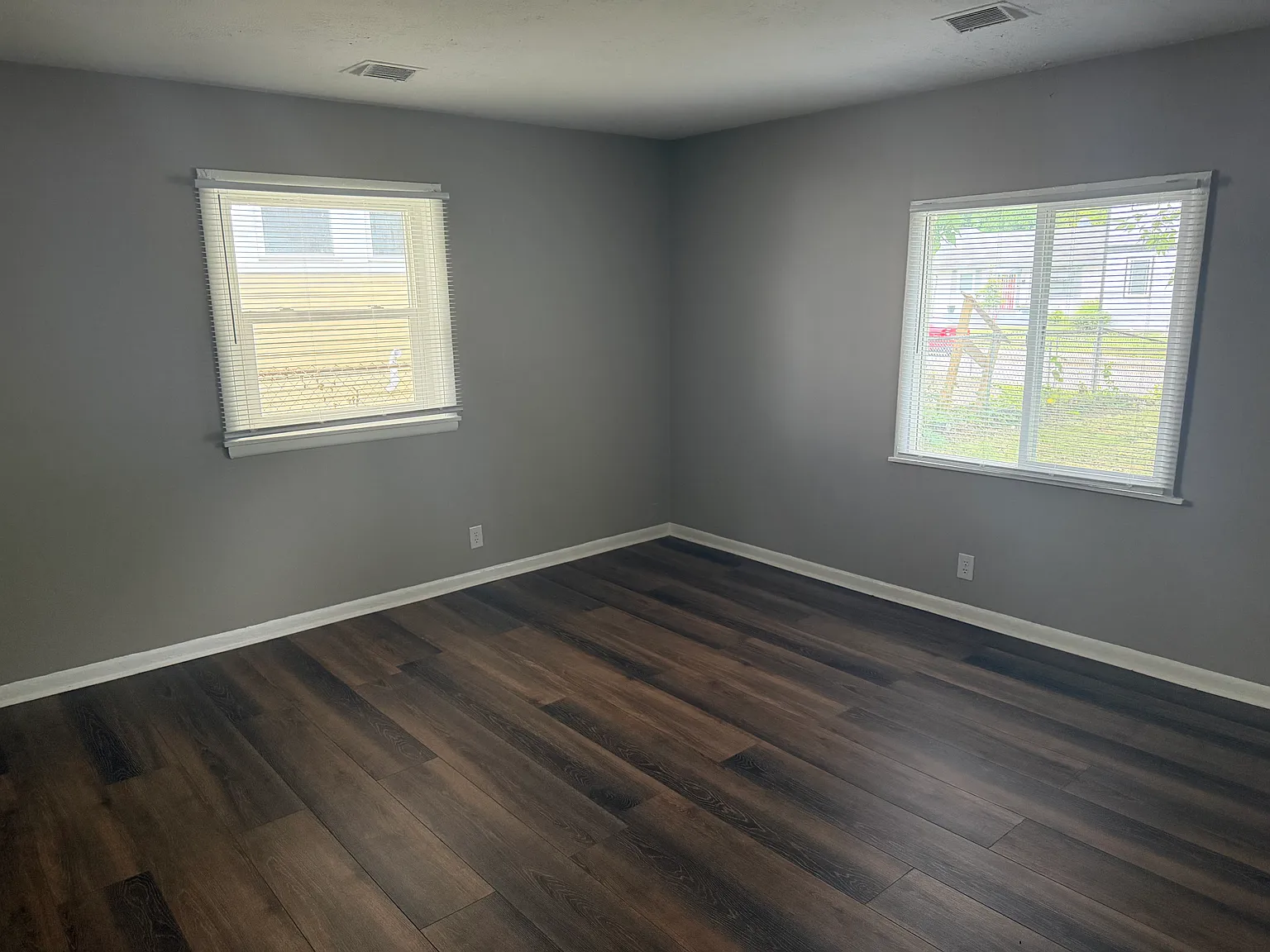2 bed, 890 sqft, $950 — Photo 1