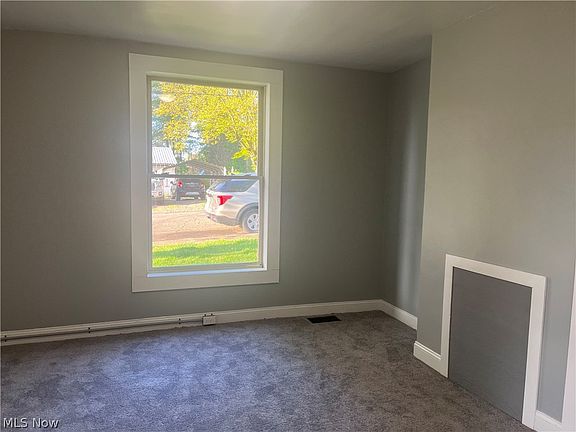 5th image of 1347 Playford Ave