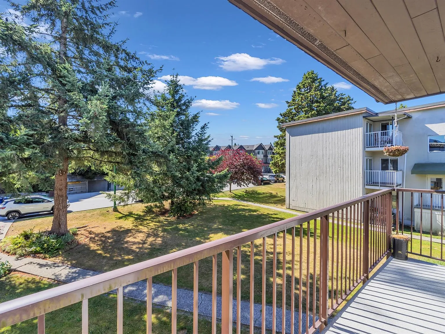 Harbourview Manor — Photo 2
