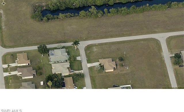 2nd image of 2221 NE 9th Ave