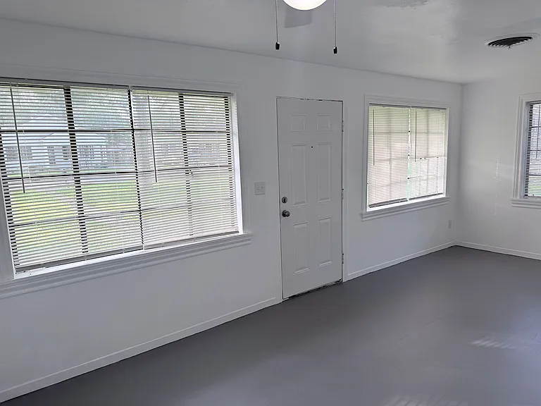 1111 Alvin Ave — Photo 4