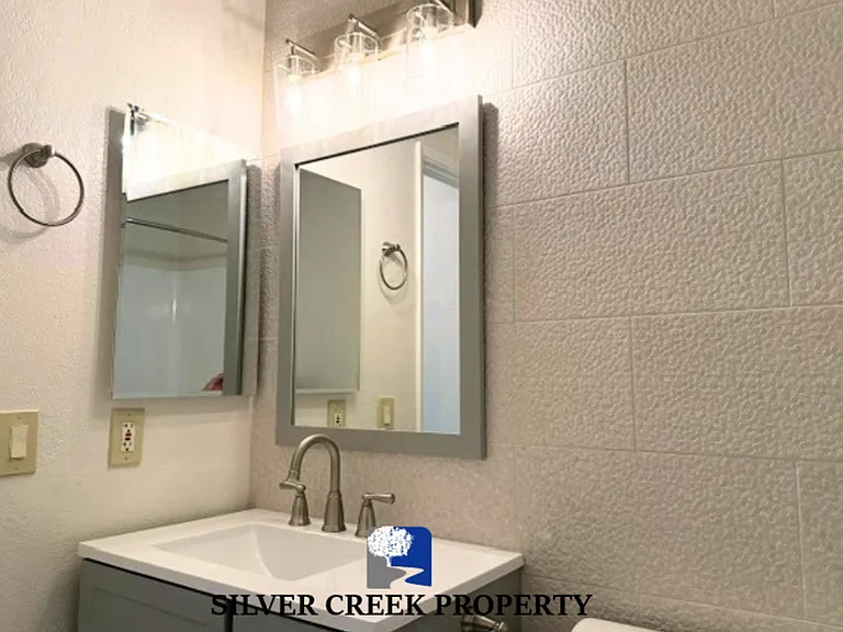 325 Northwood Cmns — Photo 16