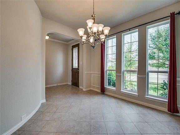 4th image of 2324 Fountain Gate Dr
