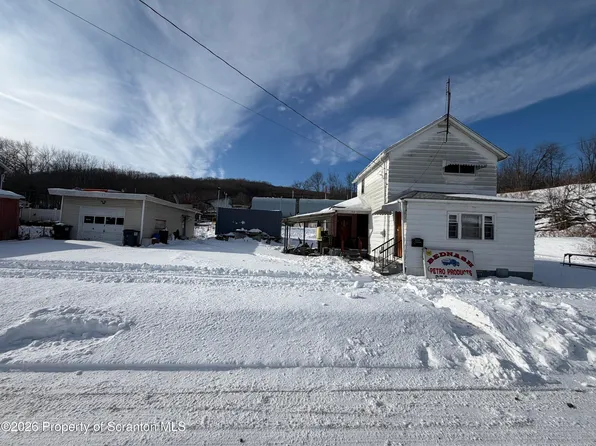 103 5th St, Jermyn, PA 18433