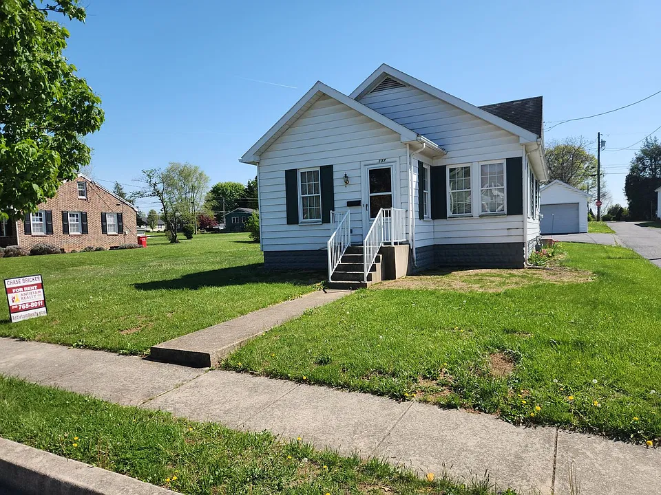 137 Maple Ave