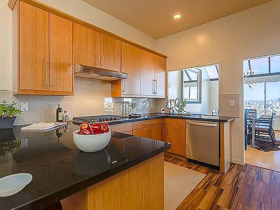 5th image of 5 Burnett Ave N #5