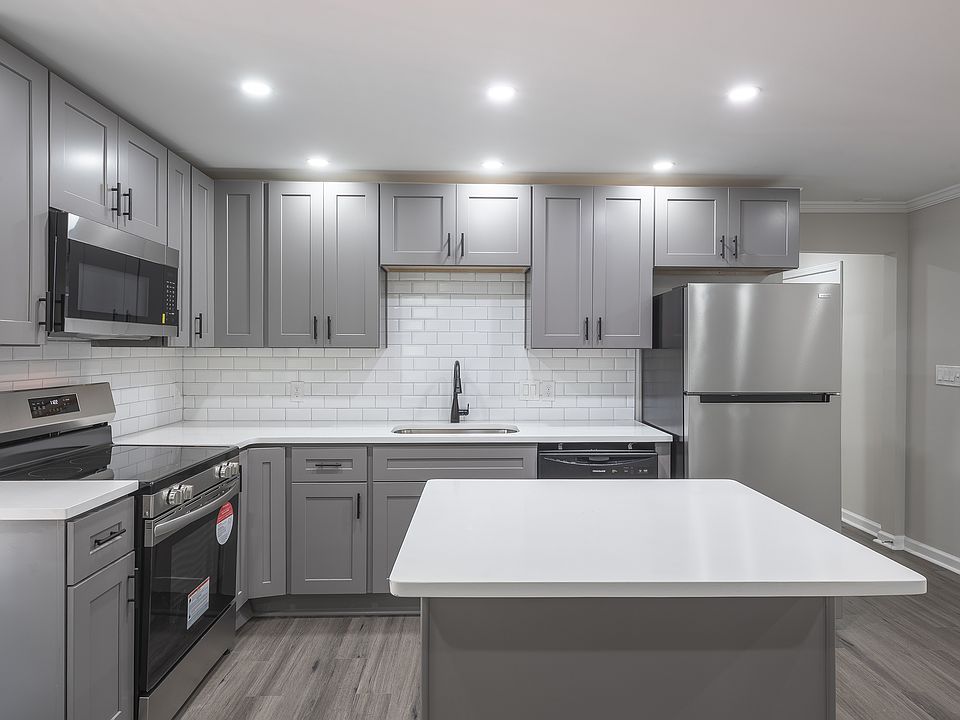 Spacious 2BR/2BA Apartment for Rent 1861 Lyle Ave, Atlanta